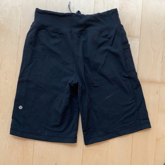Lululemon Black Bermuda Short - Picture 2 of 4
